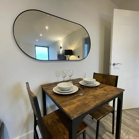 Kingsbridge Point - Cosy One Bed Near Town Centre, Swindon