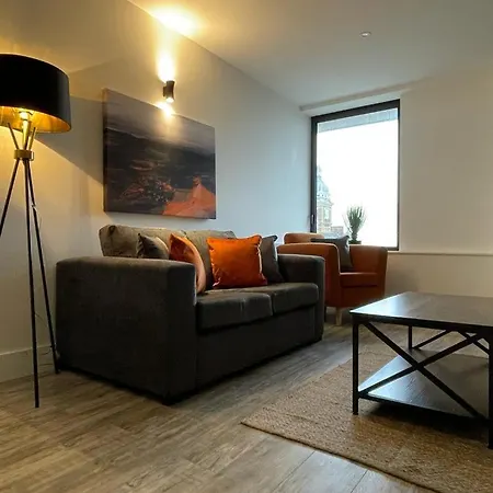 Kingsbridge Point - Cosy One Bed Near Town Centre, Apartment *