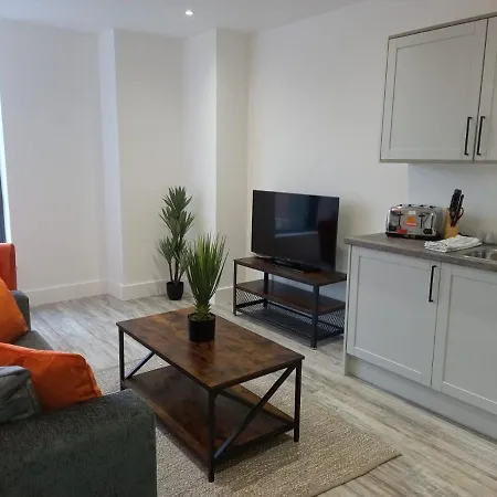 Kingsbridge Point - Cosy One Bed Near Town Centre, Apartment *