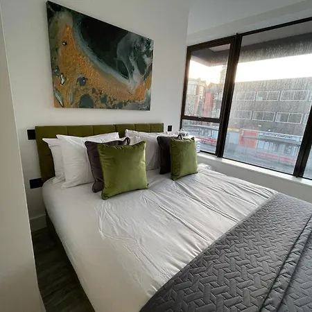 Kingsbridge Point - Cosy One Bed Near Town Centre, Apartment *