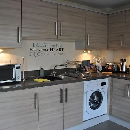 Beaney View House - Modern, Comfortable Spacious 4 Bedrooms Ensuites House With Free Wifi And Parkings Holiday home Swindon