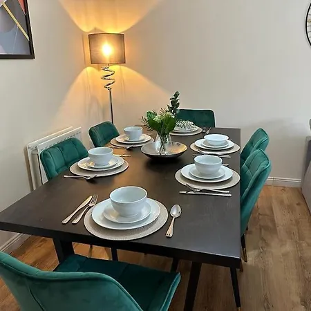 Holiday home Bilborough House - Cosy Place Suitable For Families And Business Travellers Furnitures, Free Wifi And Free Parking Swindon