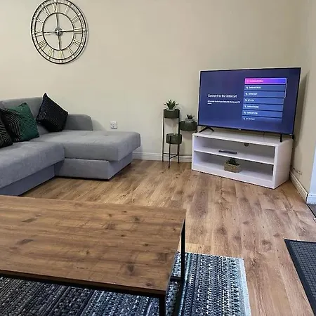 Bilborough House - Cosy Place Suitable For Families And Business Travellers Furnitures, Free Wifi And Free Parking Swindon