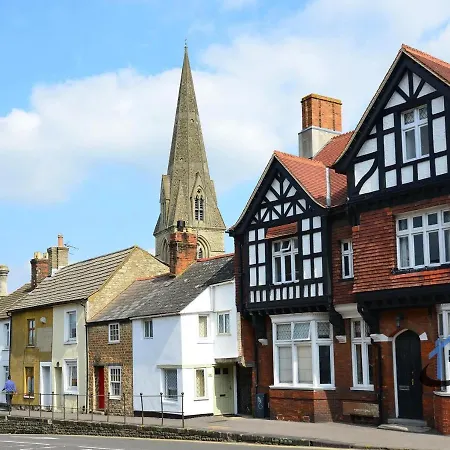 Davies House - Modern King Beds, Free Parking, Wifi, Contractors. Holiday home