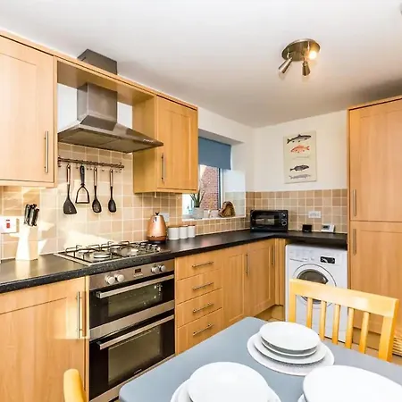 Holiday home Davies House - Modern King Beds, Free Parking, Wifi, Contractors. Swindon