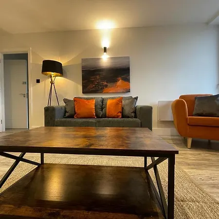 Kingsbridge Point - Cosy One Bed Near Town Centre,