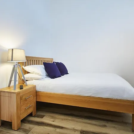 Apartment Burkhardt Hall By Viridian Swindon