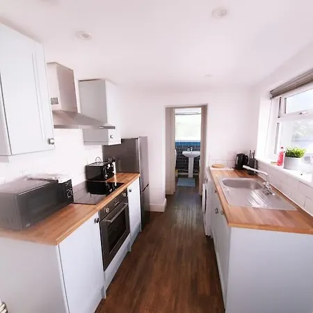 October Disc - Long - Contractors Holiday home