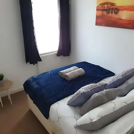 October Disc - Long - Contractors Holiday home