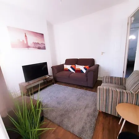 Holiday home October Disc - Long - Contractors Swindon
