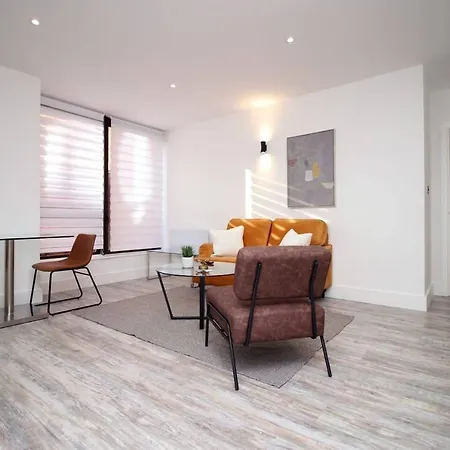 Apartment Kingsbridge Point - Cosy One Bed Near Town Centre, *
