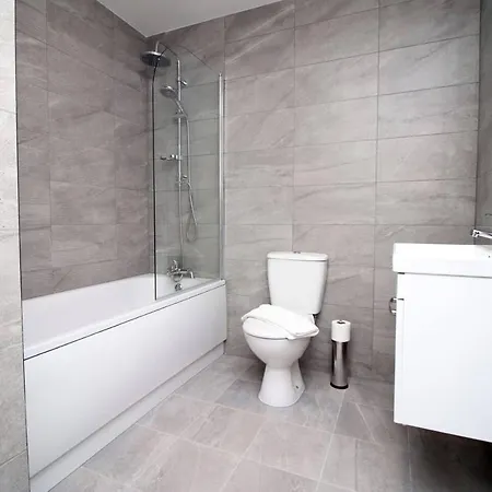 Kingsbridge Point - Cosy One Bed Near Town Centre, Apartment Swindon