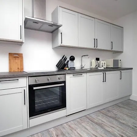 Kingsbridge Point - Cosy One Bed Near Town Centre, Apartment