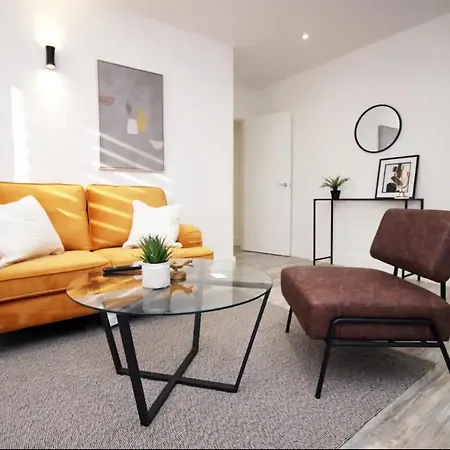 Kingsbridge Point - Cosy One Bed Near Town Centre, Apartment *