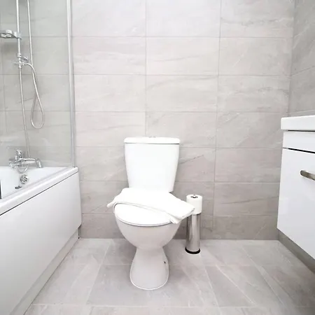 Kingsbridge Point - Cosy One Bed Near Town Centre, Apartment
