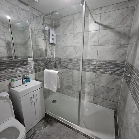 Apartment Entire Spacious Modern One Bedroom House *