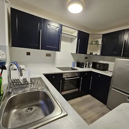Apartment Entire Spacious Modern One Bedroom House