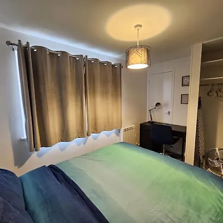 Apartment Entire Spacious Modern One Bedroom House