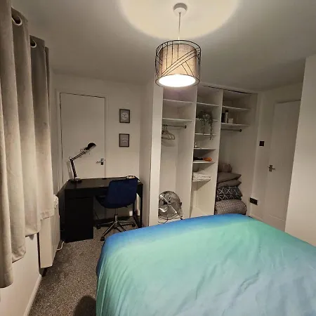 Apartment Entire Spacious Modern One Bedroom House *