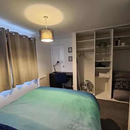 Apartment Entire Spacious Modern One Bedroom House