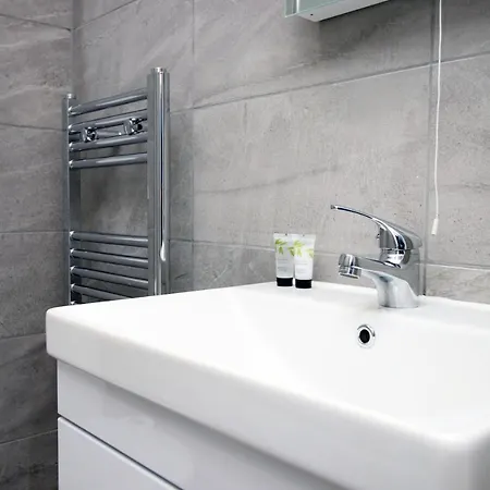 Kingsbridge Point - Cosy One Bed Near Town Centre, Apartment