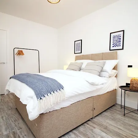 Kingsbridge Point - Cosy One Bed Near Town Centre, Apartment