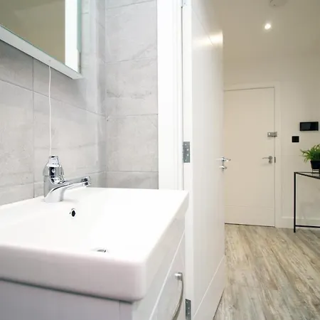 Kingsbridge Point - Cosy One Bed Near Town Centre, * Swindon