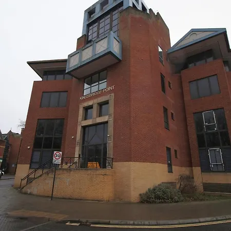 Kingsbridge Point - Cosy One Bed Near Town Centre,