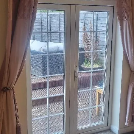 6 Deluxe Doubles 2 With En In Large House - No Pets *