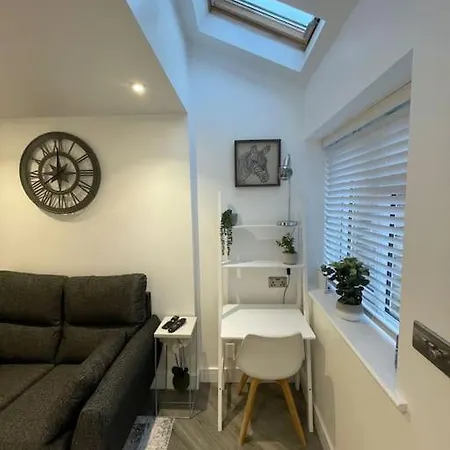 Stylish & Cosy 1 Bed Swindon