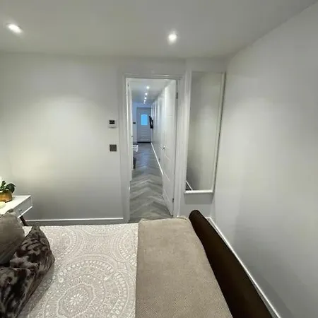 Stylish & Cosy 1 Bed Swindon