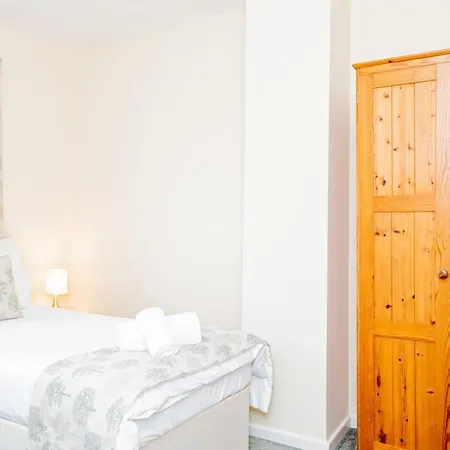 Free Parking Good Location Lavender Harmony House * Swindon