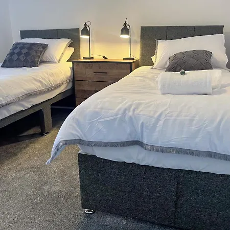 The Quiet Sanctuary - 4 Bedroom Holiday home *