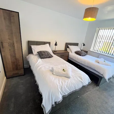 The Quiet Sanctuary - 4 Bedroom Swindon
