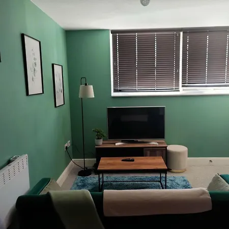 Apartment Centered 2 Bed Serviced Apartment- Sherpa Homes Swindon