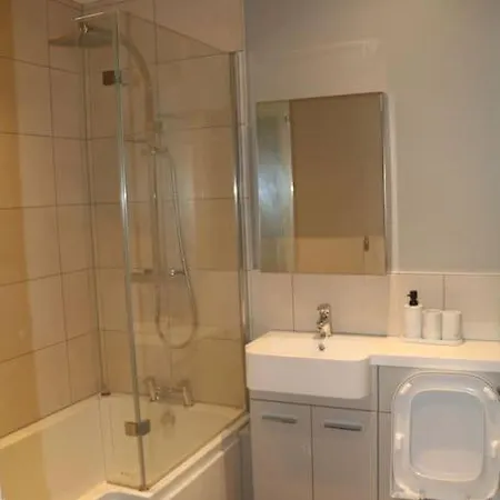 Holiday home Coleridge House Private Parking Netflix Swindon