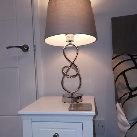 Amber Apartments, Free Parking, 3 Bedrooms, Sleeps 5, 1 En-suite 1 Bath/shower