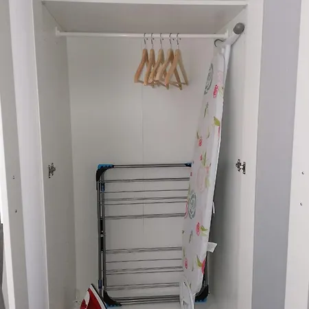Apartment Amber Apartments, Free Parking, 3 Bedrooms, Sleeps 5, 1 En-suite 1 Bath/shower