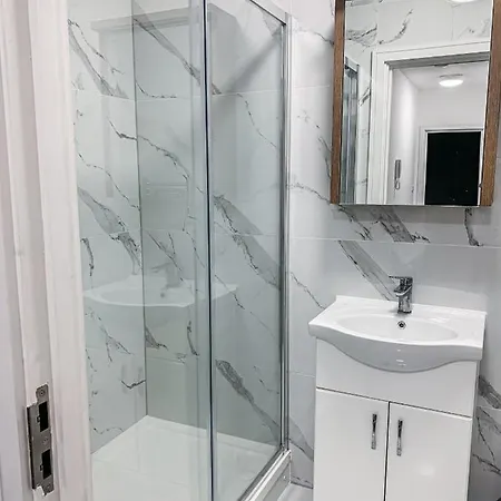 City Centre By Elegance Living Swindon