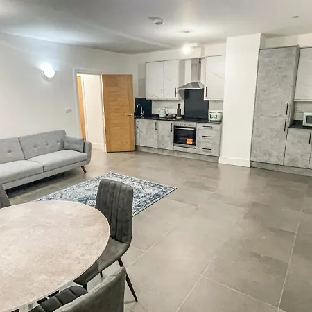City Centre By Elegance Living Swindon