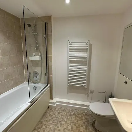Modern Centre In Apartment *