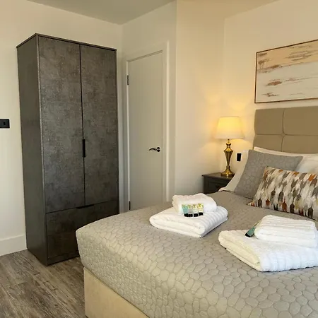Apartment Elegant One Bedroom Swindon