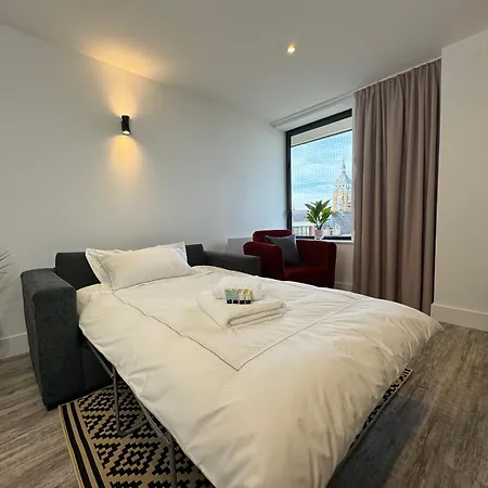 Elegant One Bedroom Swindon