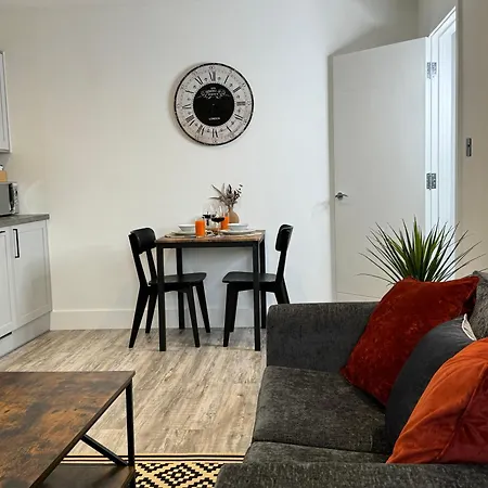 Elegant One Bedroom * Swindon