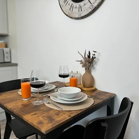 Elegant One Bedroom Apartment *