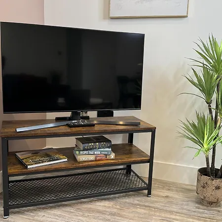 Elegant One Bedroom *