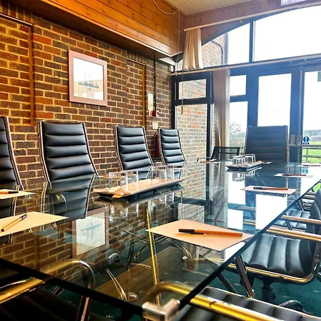 Hotel Marsh Farm Swindon