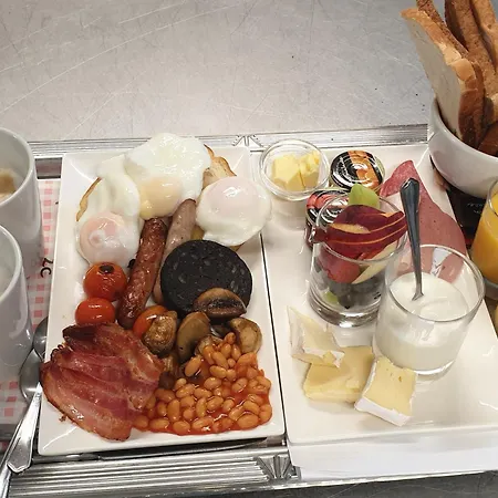 Schoolhouse Restaurant And 3* Swindon