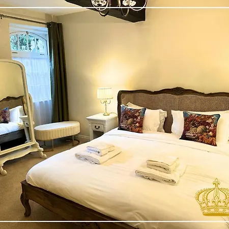 The Old Crown Coaching 3*