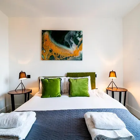 Central Gem Stylish 1-bedroom Apartment